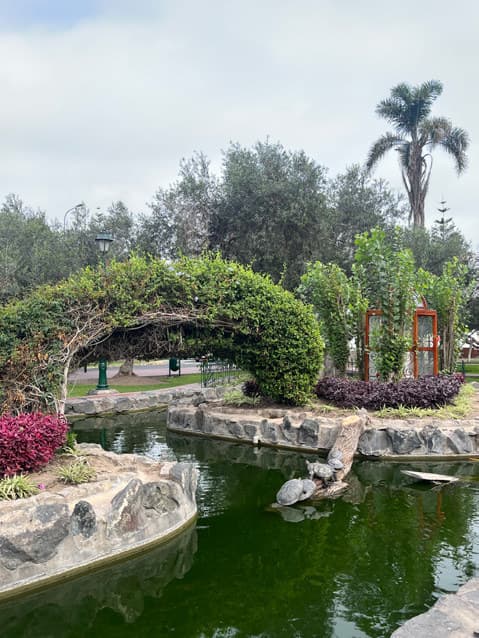 Estanque y jardines del Bosque El Olivar